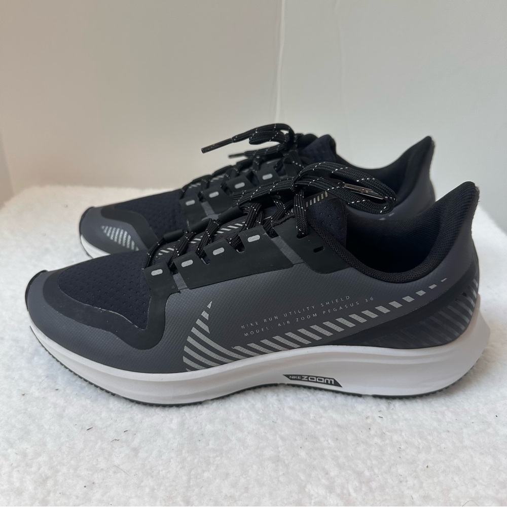 Women’s Nike Shoes - Picture 4 of 10